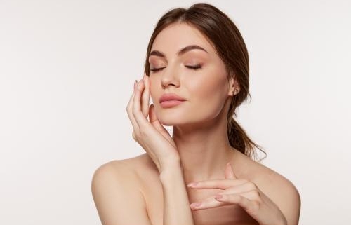 Lifting facial sin cirugía: alternativas rejuvenecedoras no invasivas - Evo Beauty