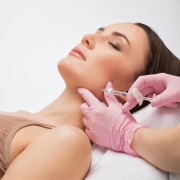 El relleno de mentón con ácido hialurónico