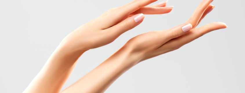 Por qué salen manchas en las manos y cómo prevenirlas